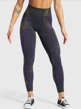 Women's High-Rise Purple & Black Patterned Leggings